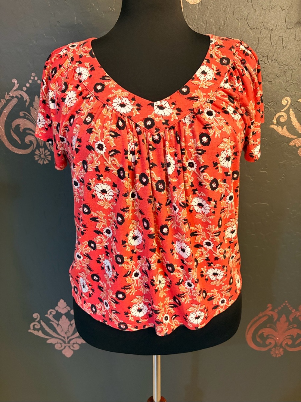 LOFT Red Floral Short Sleeve Scoop Neck Blouse